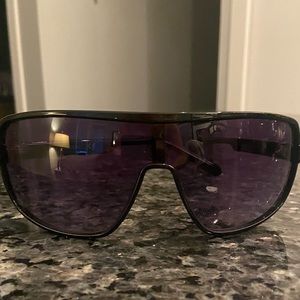 Brand new never worn Guess sunnies